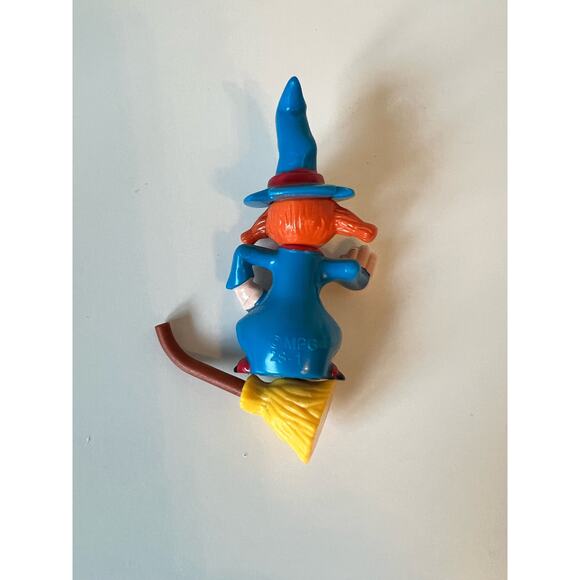 Witch Broom Toy Magic School Lesson Ferrero Kinder Surprise Figures - Picture 2 of 5